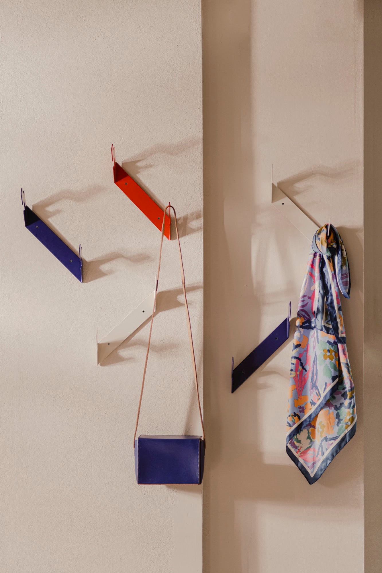 Zestaw wieszaków GLIPS granatowy, marka noo.ma