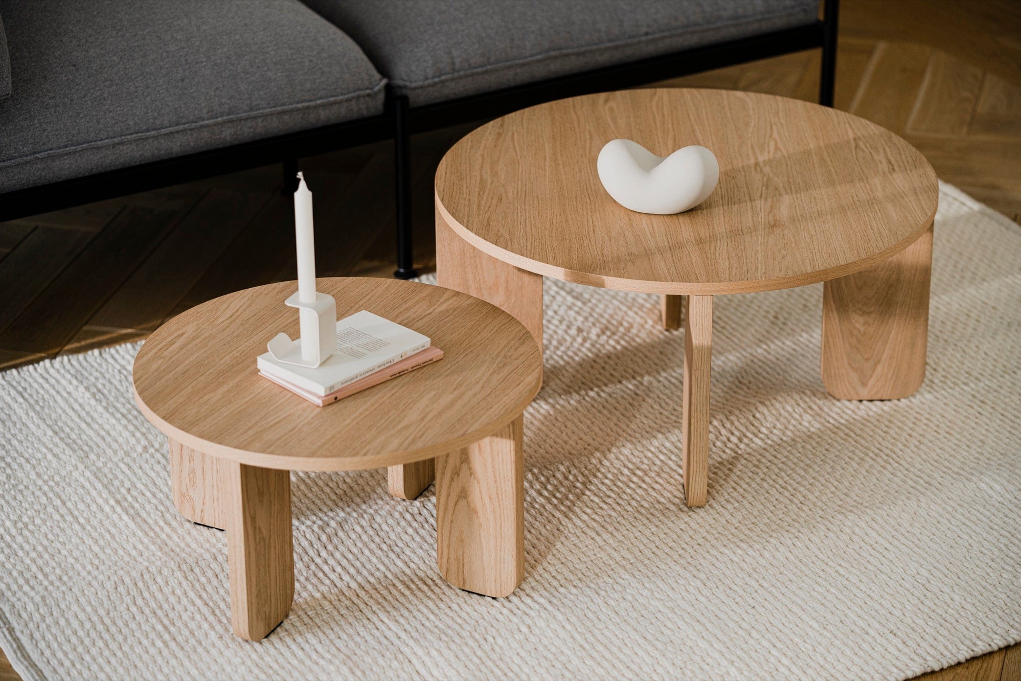 Stolik kawowy KUVU dębowy – styl minimalistyczny