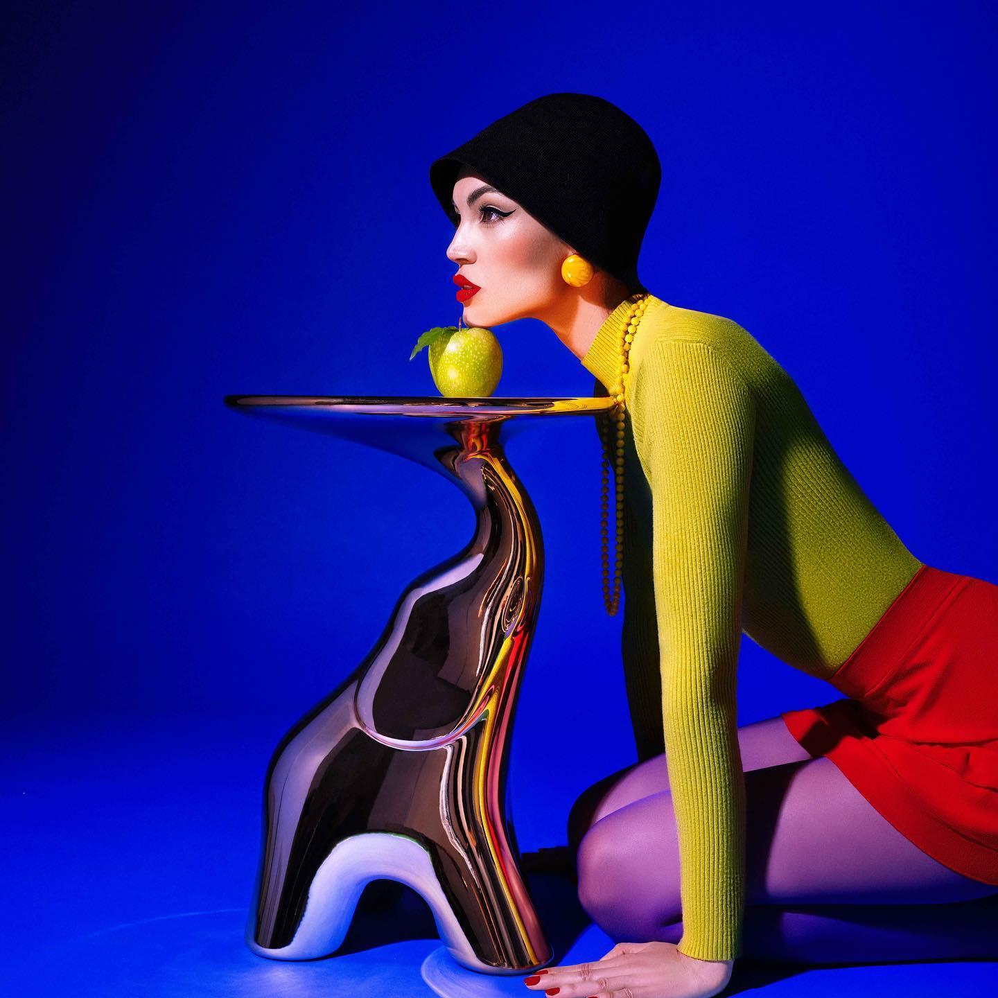 Stolik PAKO złoty Qeeboo    Eye on Design