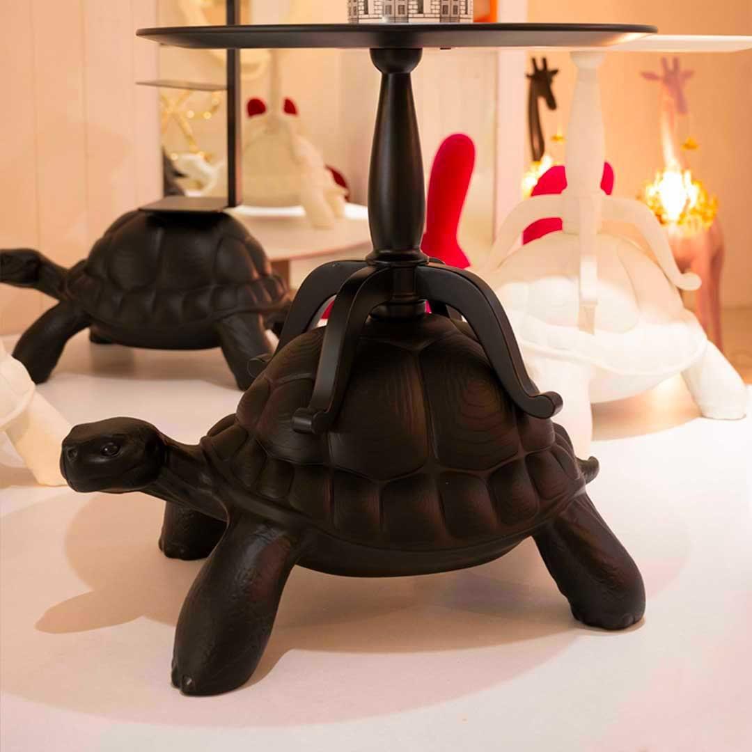 Stolik TURTLE CARRY czarny Qeeboo    Eye on Design